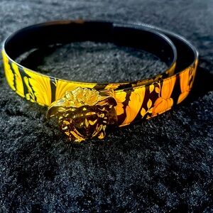Size fits 30 waist to 36 Versace gold buckle